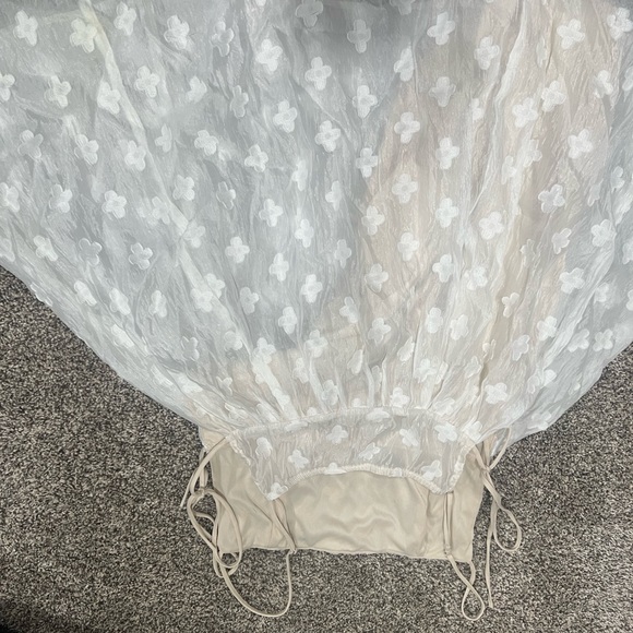 Lucky in the sky white dress with flowers - Picture 5 of 5